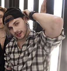 Itsvanenavarro's tweet photo. He is the most beautiful human being ever. I would die for you. literally. But he’s still our idiot. I love you shithead. Have an excellent birthday❤️@Michael5SOS
#HappyBirthdayMichaelClifford #HappyBirthdayMichaelCliffordfromMexico5sosFam
#5SOSFam #5SOS4 #5sosmyt #5sosmx @5SOS https://t.co/pYCOUTyBWB