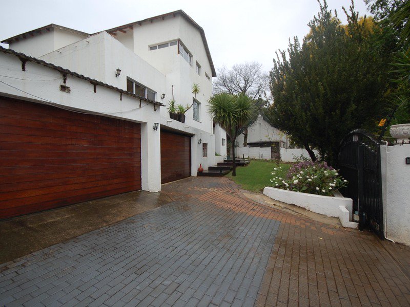 InvestorWize's tweet photo. RT @candiceraley: RT @RelianceAuction: ON AUCTION TODAY!!
TIME @ 12h00
ADDRESS: 89 Fourth Street, Parkmore, Sandton.
Contact: Cheryl-Lynn on 083 708 2499 / 011 234 6364
https://t.co/UTKsDMhMwq
#auctionday #investors #PropertyInvestment #realestatein… https://t.co/WGPcb7umr1