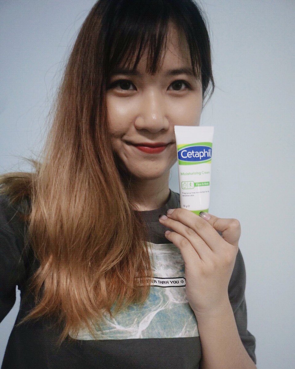 waiibearbie's tweet photo. ♡ Cetaphil Moisturizing cream เนื้อครีมเหมือนเนื้อบาล์มเลยอะ ทาแล้วไม่เหนอะหนะ เหมาะกับคนผิวแห้งแพ้ง่าย ช่วยให้ผิวแข็งแรงขึ้นมาก ตอนนี้ซื้อที่ Lazada (500฿) แถมคลีนเซอร์กับกันแดดด้วย ไปต��ด่วนน #ของดีบอกต่อ

ใครไม่อยากตำก็ follow+RT เลย มีมาแจก 10 หลอดน้า https://t.co/IYZTAKqrNr