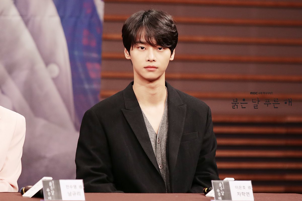 withMBC's tweet photo. 학연 지연 혈연 중 최고 
#차학연 나오는 <#붉은달푸른해>
내일 밤 10시 첫 방송 잊지 않기❣️
#VIXX #학연이가_지켜보고_있다 #본방사수 https://t.co/CSLsU4SscQ