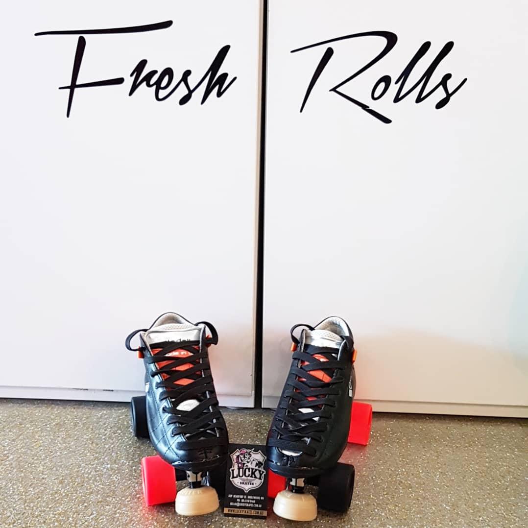 LuckySkatesShop's tweet photo. 🍊 Juicy These Customs! 🍊
These orange, black and silver dream skates have arrived! Love the colour combo Dr https://t.co/6JRS3u9c9Z
