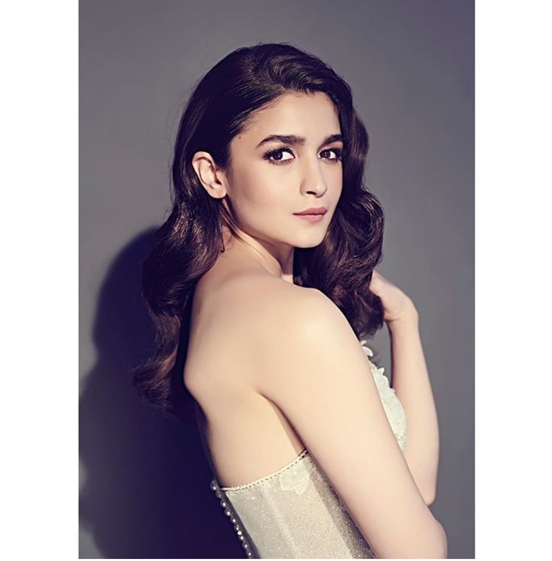 ALIA_FANCLUB_'s tweet photo. @aliaa08 💕💕💕 https://t.co/liucg23oKr