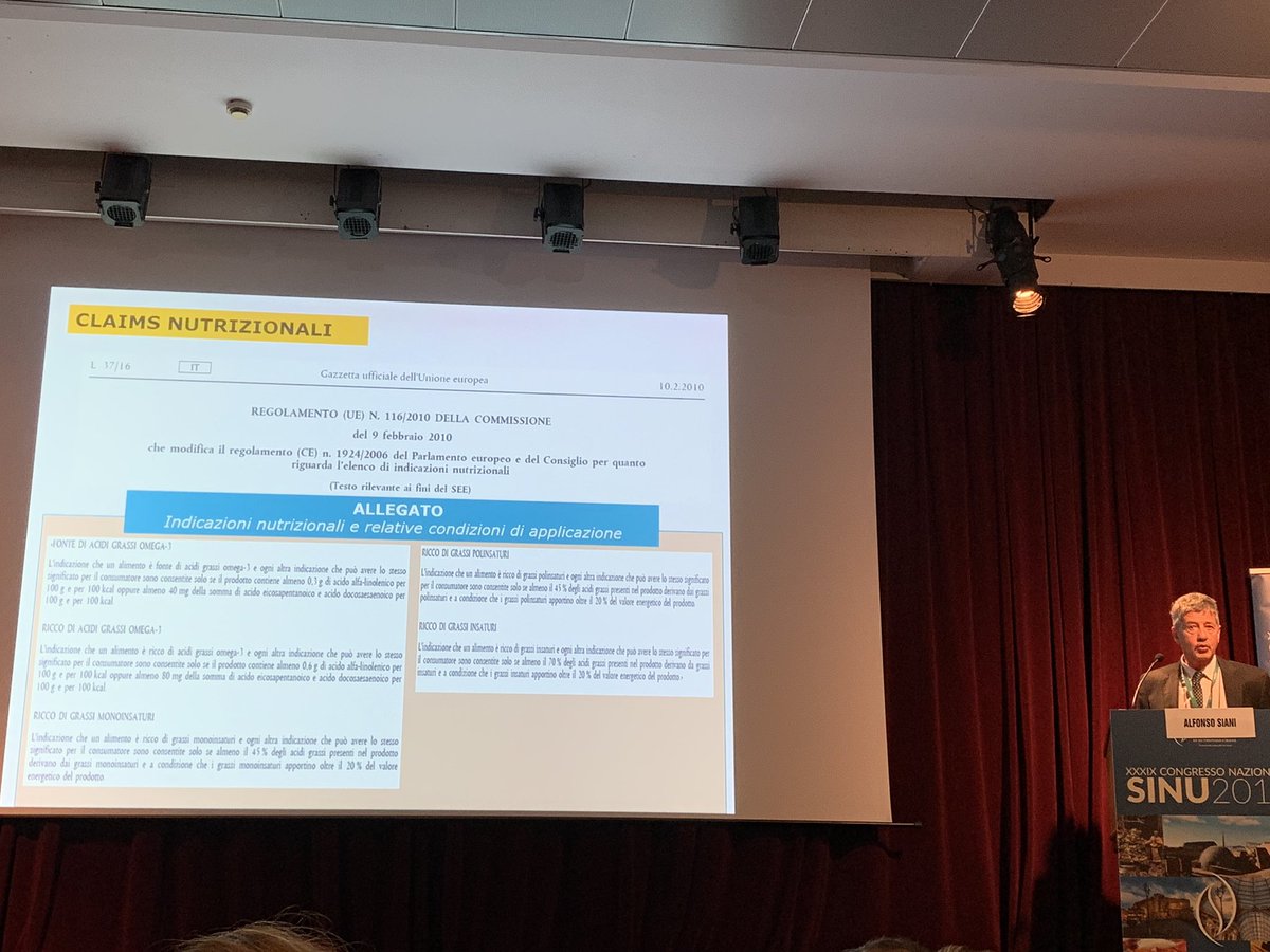SINU_Italia's tweet photo. Partono i lavori della seconda giornata al Congresso #SINU2018. Il Dr. Alfonso Siani @siani56 da @StampaCnr apre il Simposio sui #claim nutrizionali e ci fa una panoramica del suo lavoro all’interno del panel NDA di @EFSA_EU https://t.co/6IT7wO3KMh