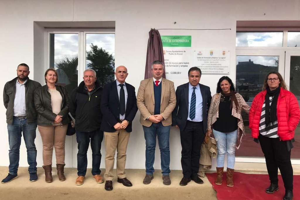 extremaduracom_'s tweet photo. #Emploe I El SEXPE apuesta por el empleo en las zonas rurales en la inauguración del nuevo centro de Puebla de Alcocer https://t.co/WGCVuSMooV https://t.co/49sYkwxJsq