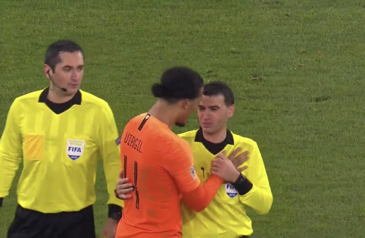 🙌 Virgil van Dijk on why he consoled the referee at full-time...

“He broke down and started crying, because his mother recently passed away. I wished him strength and told him that he officiated well. It's a small thing, but I hope it helped."

The man is a class act!

#LFC