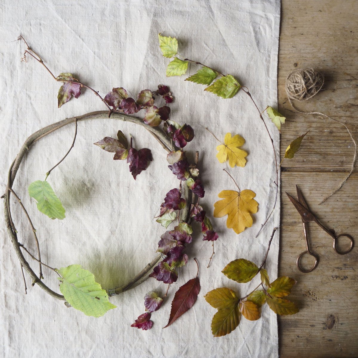 silverpebble's tweet image. If you’d like the leaves you gather for wreaths or decorations to remain soft &amp;amp; supple throughout the year there’s also a tutorial for preserving them in #makingwinter and, er, 22 other nature-inspired projects that will help cheer dreich days 👀