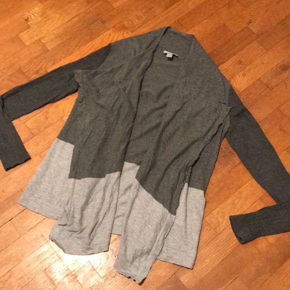 vrturner1's tweet photo. So good I had to share! Check out all the items I'm loving on @Poshmarkapp #poshmark #fashion #style #shopmycloset #anntaylor #loft #zara: https://t.co/1mSwcmxns3 https://t.co/d05N7Wkx92