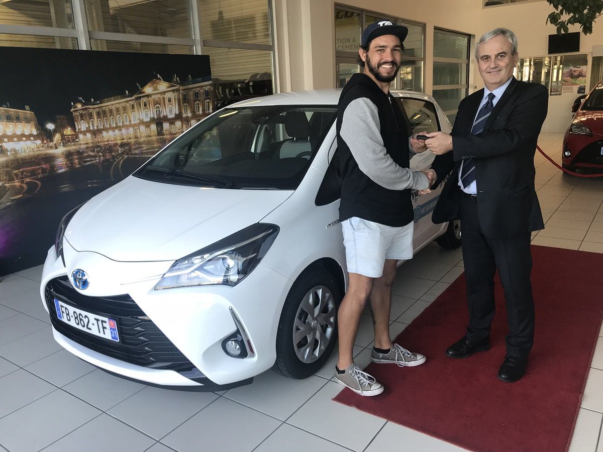 TOXIII's tweet photo. 🚘 Est-ce que Mark KHEIRALLAH va aller encore plus vite avec sa nouvelle voiture ? 🤔
Merci au partenaire du #TOXIII #EspaceToy, du groupe #EdenAuto, en tout cas 😁 https://t.co/M8XM4CeV9v
