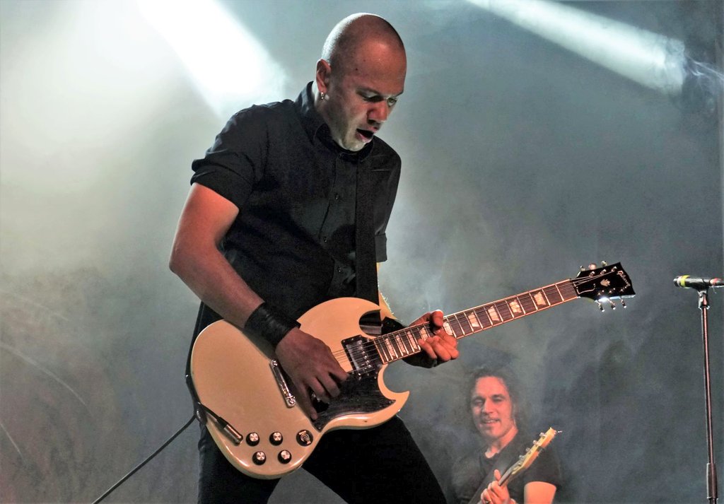 CarolaVermeeren's tweet image. .@dankojones thanks so much for the amazing gig at #Helldorado festival. I loved every second of it. The new songs sounded amazing live. I really look forward to the new album. Enjoy the rest of the tour! Hope to see you again next year (hopefully you can sign my copy of yr book)