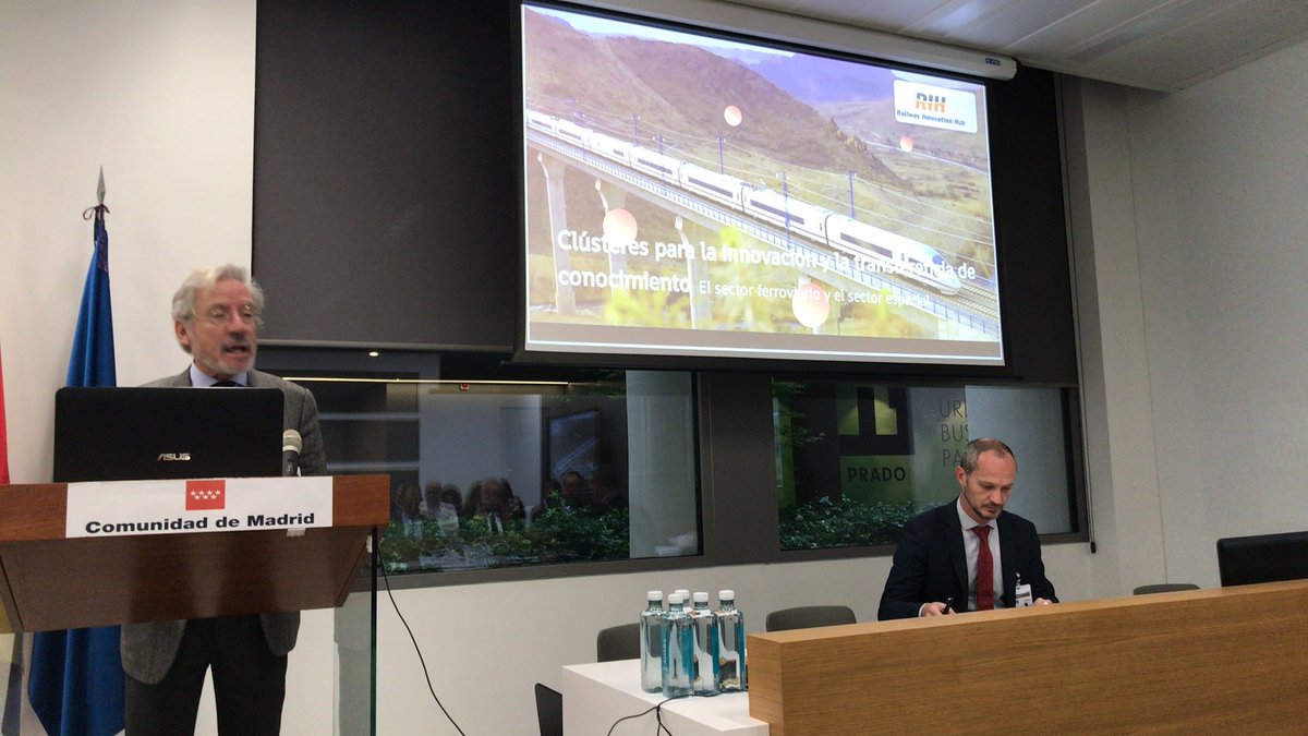 KIM_global's tweet photo. "Estamos ante la #4aRevoluciónIndustrial, un #ecosistema de producción avanzada, #automatizada e #interconectada, que necesita del cross-sector para que los #sectores esten conectados" José Antonio López de la O (Director de Coordinación Técnica en @railwayinnohub ) https://t.co/vCtuE6bp2v