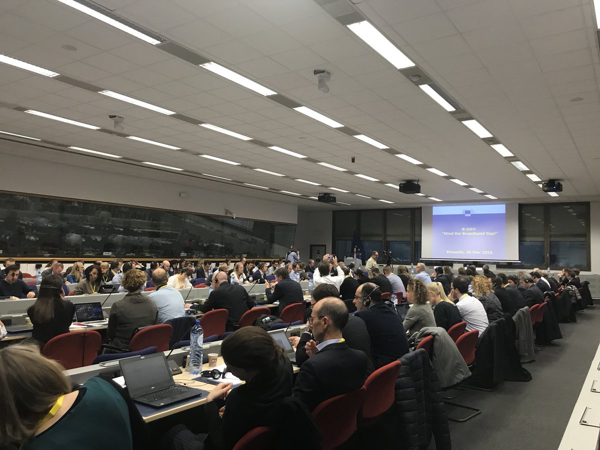 GabrielMariya's tweet photo. Assurer une connectivité de haute qualité partout et accessible à tous est une condition sine qua non pour une Europe numérique dynamique et inclusive. Nos actions #CEFdigital #DEP #TelecomCode #5Gstrategy visent cet objectif. Ensemble nous pouvons l’atteindre #BBDay https://t.co/P8IbFDLvEn