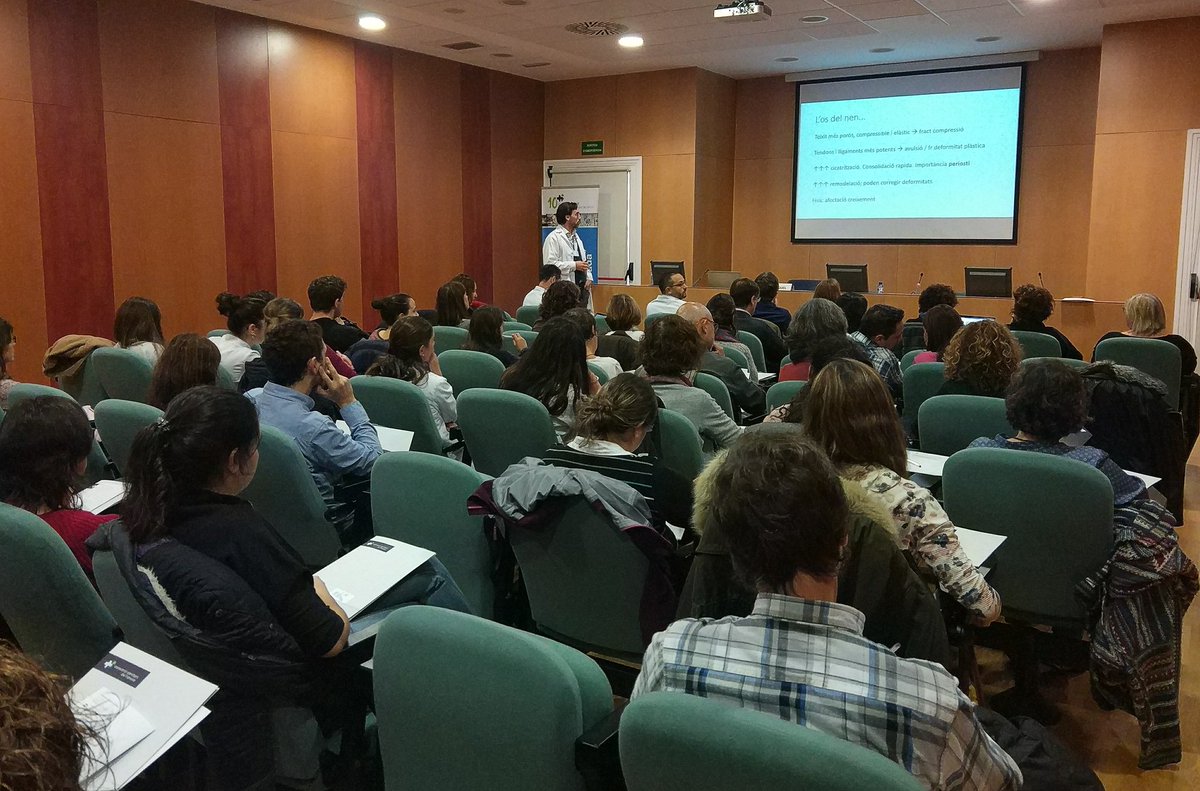 Hospitaligd's tweet photo. Comencem parlant de fractures en els infants de la mà del Dr. @jmiquelnoguera.
#formacióCSA @AulaOberta_CSA https://t.co/clQ3juztHM