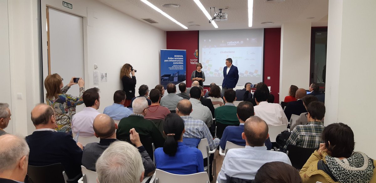 cyl_citop's tweet photo. Arranca la presentacion de la "Guía para la utilización de áridos reciclados y recomendaciones para su compra" de #Ecocivil, proyecto de @INNOLID en colaboración con @ClusterAeice #CEMOSA, #RECSO https://t.co/UCm5q7tljO