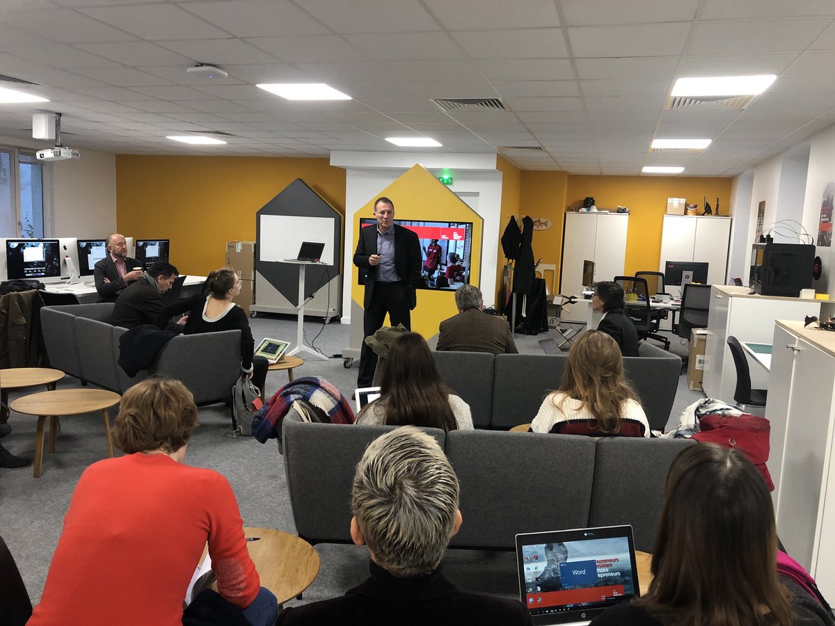 Virginiamathon's tweet photo. Conférence de presse sur le campus de Paris @EMLYON #earlymakers https://t.co/kPSF3FQfxA