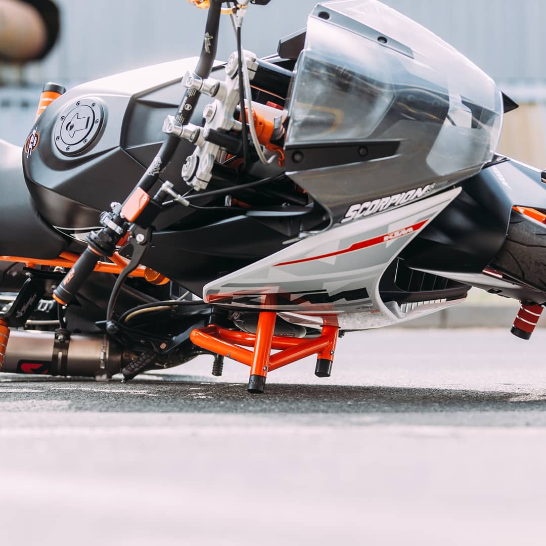 BagorosPerform's tweet photo. Before that happens.
Go and find your protection 👉https://t.co/lE8HDW10a7
#ktmrc200 #ktmrc390 #eatsleepshiftrepeat #motorsangin #shift_life #bikekingz #throttlesociety #bikewares #biketube #motopasion #ktm #rokbagorosparts #motocycleparts https://t.co/oqMhK2wMjl