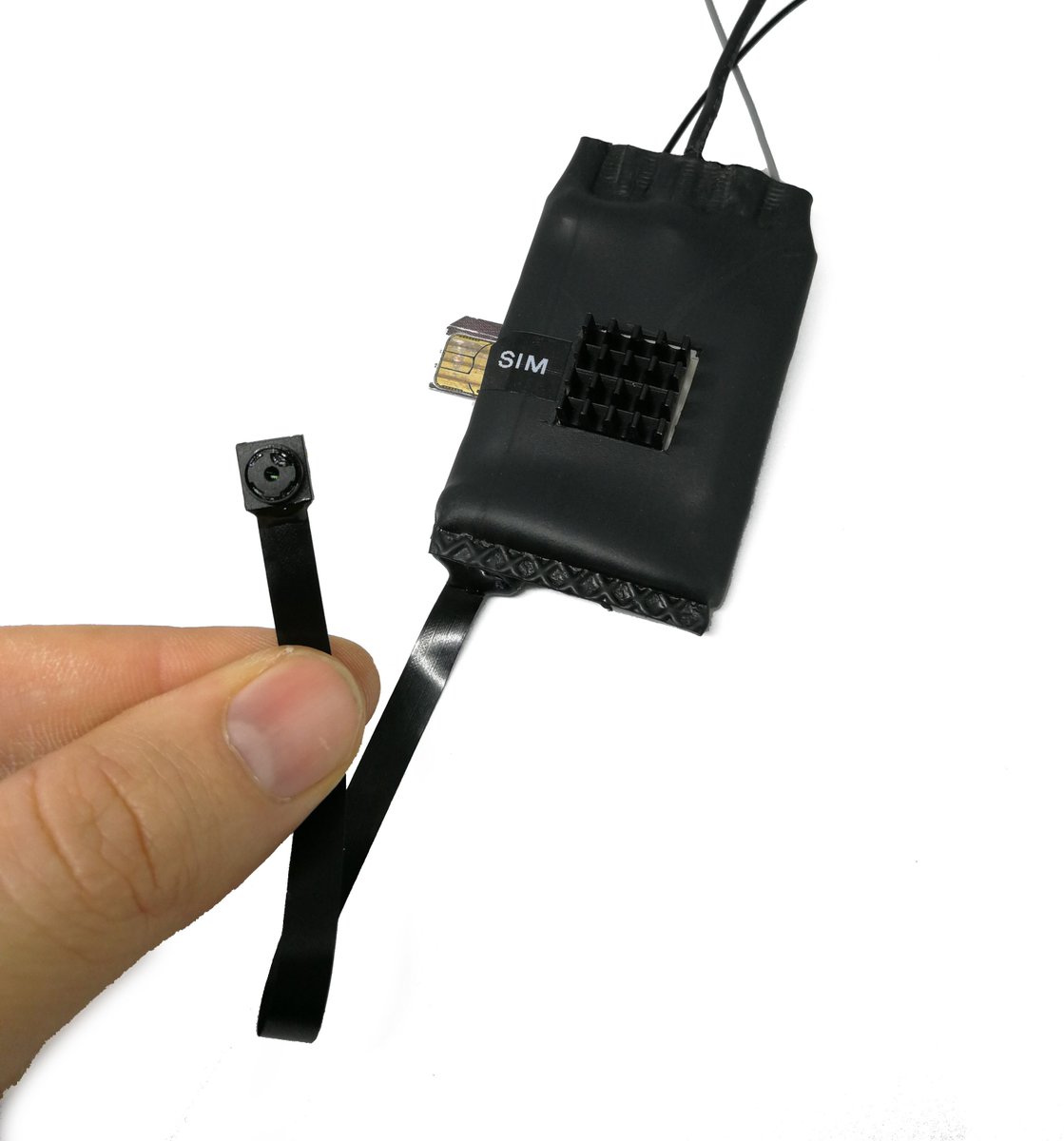 MicrospieIta's tweet image. La #microcamera 4G KG Plus è la più piccola microtelecamera con connessione 4G #LTE presente in commercio che  sfruttando infatti qualsiasi sim abilitata alla navigazione internet sarete in grado di visionare il video in diretta 
microspieitalia.com/microcamera-4g…