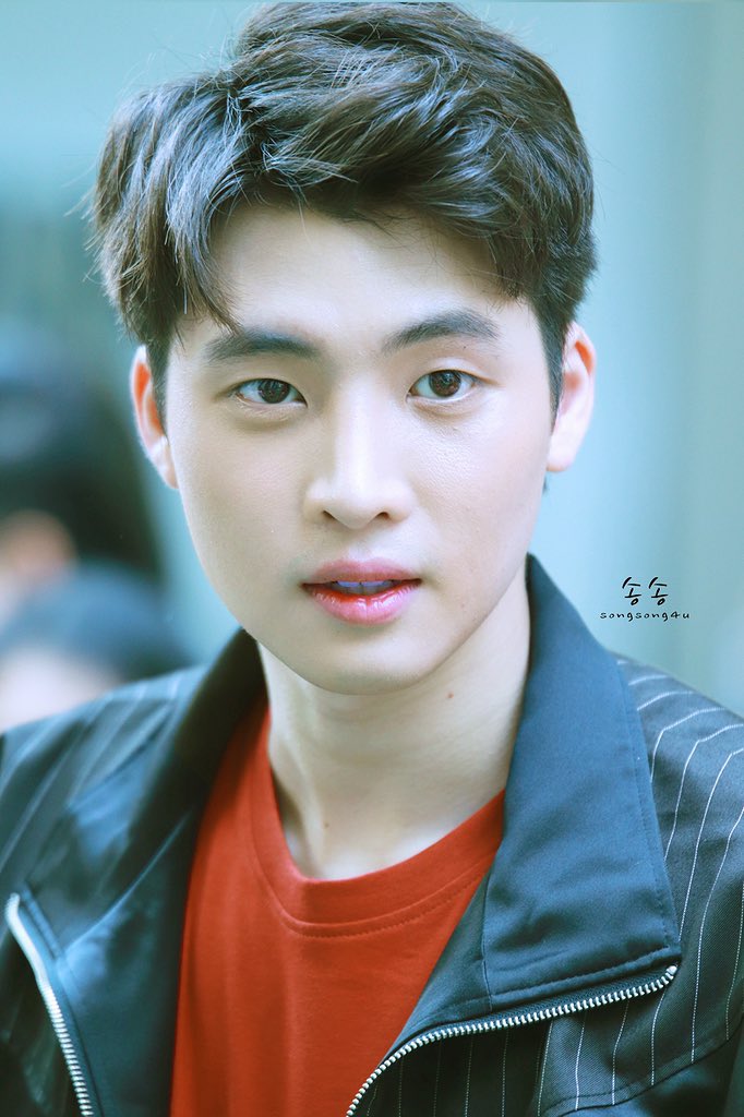 Channavip1's tweet photo. คุนเค้าก็แค่.... สูง​  ขาว​ ตี๋​ ปากแดง​ หล่อโอปป้า​ นะลั่คค แค่นั้นเอ๊งงงงง​ ไม่หลงเลยจิงจิ๊งงงงงง​ บ้าบออออ🤞🙉
@m34nismind
#m34nismimd
#มีนพีรวิชญ์
#ผู้ชายคนที่101
Cr.onpic🙏 https://t.co/kR6hCR10fy