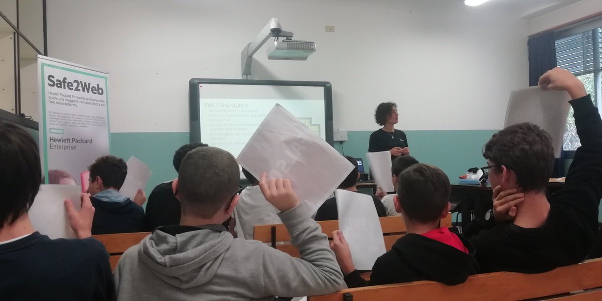 RRgadm's tweet image. #Safe2web volontari  #hpe... In tour tra i banchi di scuola istituto verga di Milano... #cyberbullying #sexting... Sempre in prima linea con @Stefano_Budoia @cipolli_claudia @Morselli_davide, @marcon_cristina, @cannata_stefano, @giovanna_guglielmi, @nico_di_donna
