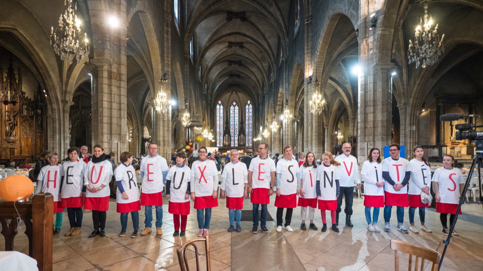 diocesedelyon's tweet photo. Dimanche dernier, 700 personnes en situation de précarité et bénévoles sont venus partager un repas fraternel au Sanctuaire Saint-Bonaventure.
Merci à tous pour votre présence, pour votre aide et aux organisateurs. @CardBarbarin @IreneedeLyon #JMP2018
➡️ https://t.co/woZkkWlcle https://t.co/de0EVP9u3C