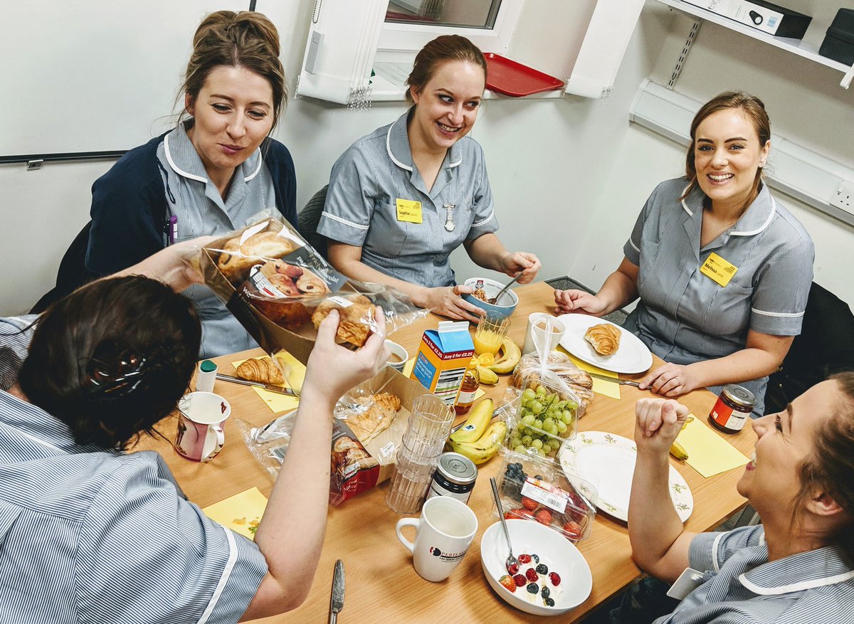 LinMan1978's tweet photo. Coming together for a healthy breakfast and healthy sharing of preceptorship experiences @royalhospital @ches_matneoqi with our latest cohort of midwives, ahead of their study day on IV medicines practice with @CRHresusnskills @EdCrh #ReflectandLearn https://t.co/JeJPPj24Fw