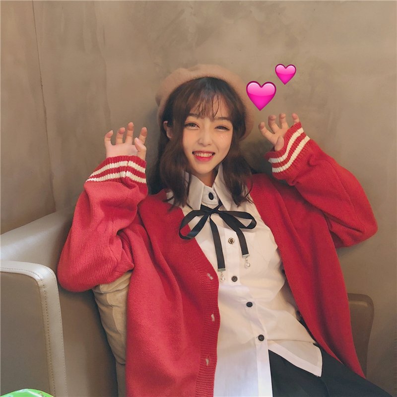 Wear_Blossom's tweet photo. [RT추첨]

🌸배색 라인 니트 가디건🌸

컬러감이 너무 예쁜 가디건이에요. 셔츠에 매치해도 멋스럽고, 후드티 위에 캐주얼하게 걸쳐줘도 좋답니다.

라인이 들어간 컬러감이 베이스와 어우러져 밋밋하지 않고 포인트를 잡아주어요💞

사이트 https://t.co/LroSPWIqMO
블로그 https://t.co/dXtKWqdy2S https://t.co/FfE81GSNmQ