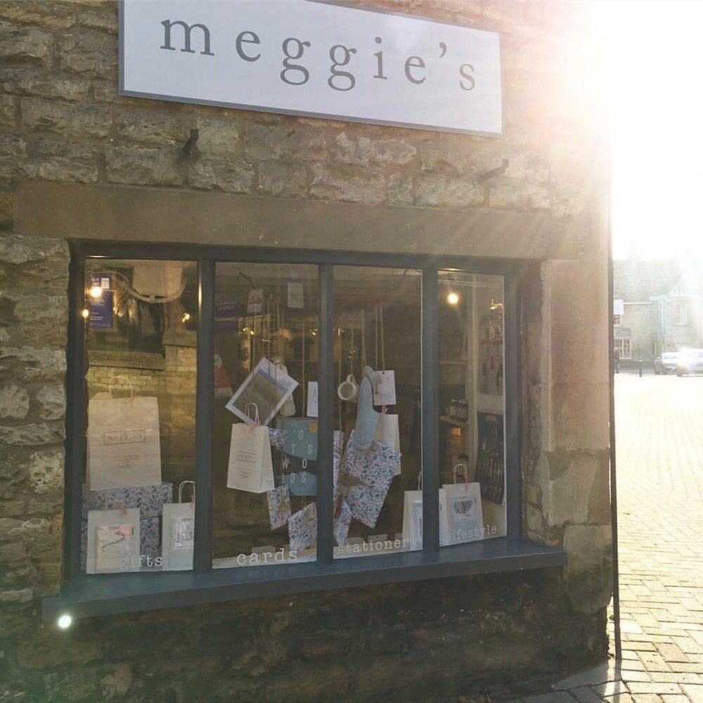 Praying for afternoon sunshine just like this!

📸 courtesy of the wonderful <a href="/shopmeggies/">meggie's</a> featuring our Cotswold prints 💛