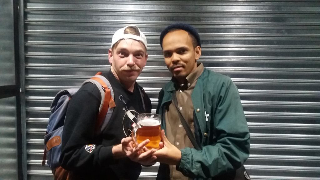 Dankie aan die Woordfees span vir die wilde deurnag Program Bekendstelling! Richard en De Klerk na hul 03h45 (in die ogend) klaar gemaak het met Bal-Oog en Brommel by die HB Thom. #woordfees #programbekendstelling #baloog @gideonlombard <a href="/de_apie/">De Klerk Oelofse</a> @mistaseptemba @gertjiebesselsen