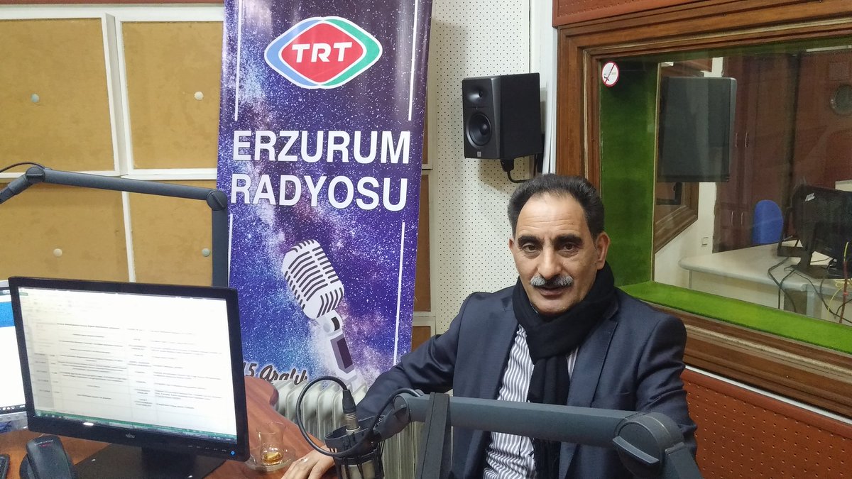 Tansu Köse Yurdagül (@tansuyurdagul) on Twitter photo Sanat Dunyasindan Portreler kosesinde elestirmen-yazar Şahin Torun studyo konugumuz. <a href="/TRTErzurum/">TRT Erzurum Radyosu</a> Sanat Dunyasindan Portreler kosesinde elestirmen-yazar Şahin Torun studyo konugumuz. <a href="/TRTErzurum/">TRT Erzurum Radyosu</a>