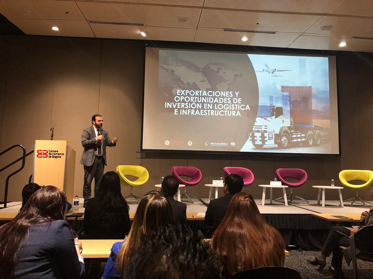 AnaldexColombia's tweet image. #AEstaHora Presentación de Pedro Fernández, vicepresidente de Innovación e Inteligencia Sectorial de @PROCOLOMBIACO #ClústerLogística