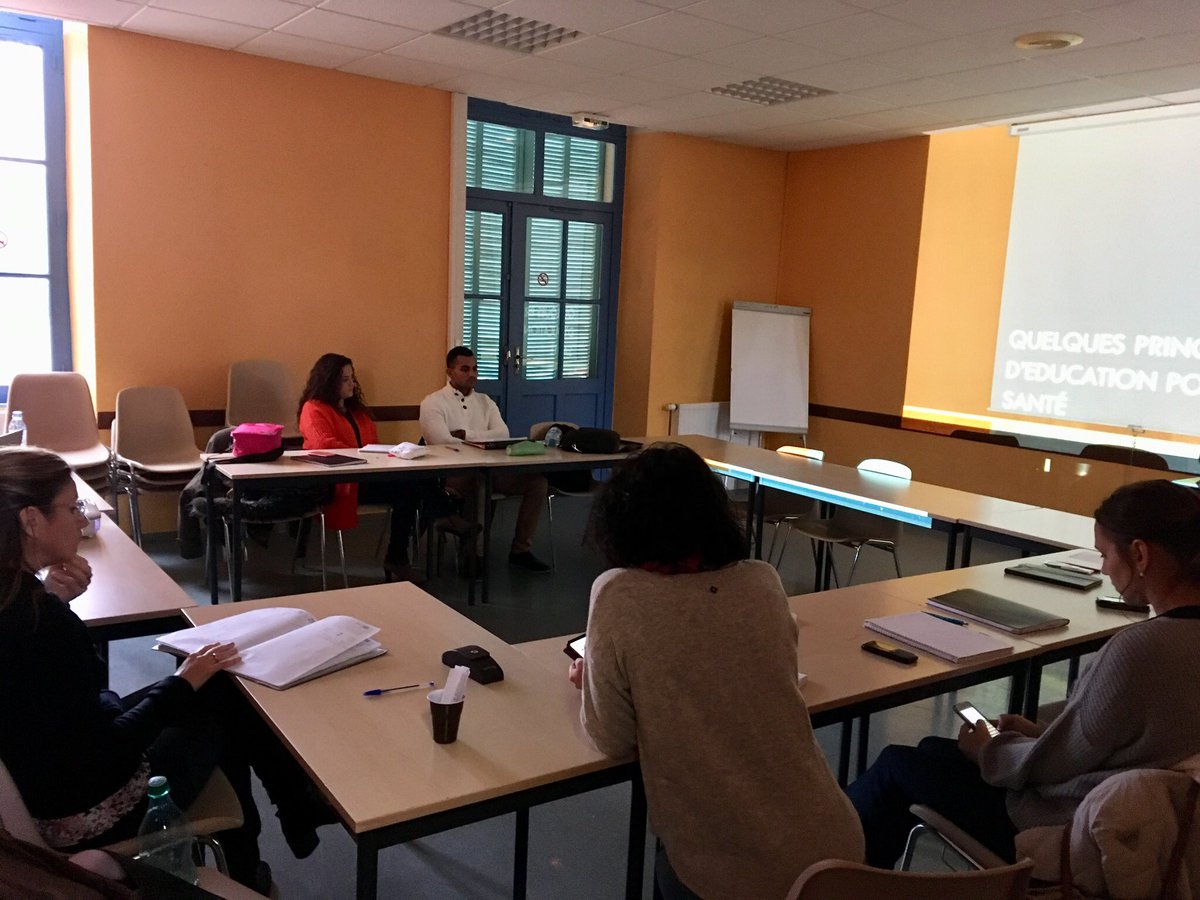 RaphaelleChail1's tweet photo. [#Opticourses] Ce jour, #formation @Vivons_en_Forme @VilleDeBeziers des travailleurs sociaux à des ateliers ludiques qui combinent alimentation équilibrée et petit budget. 
@CRES_PACA @menard2017 https://t.co/NqWSelqK7Y