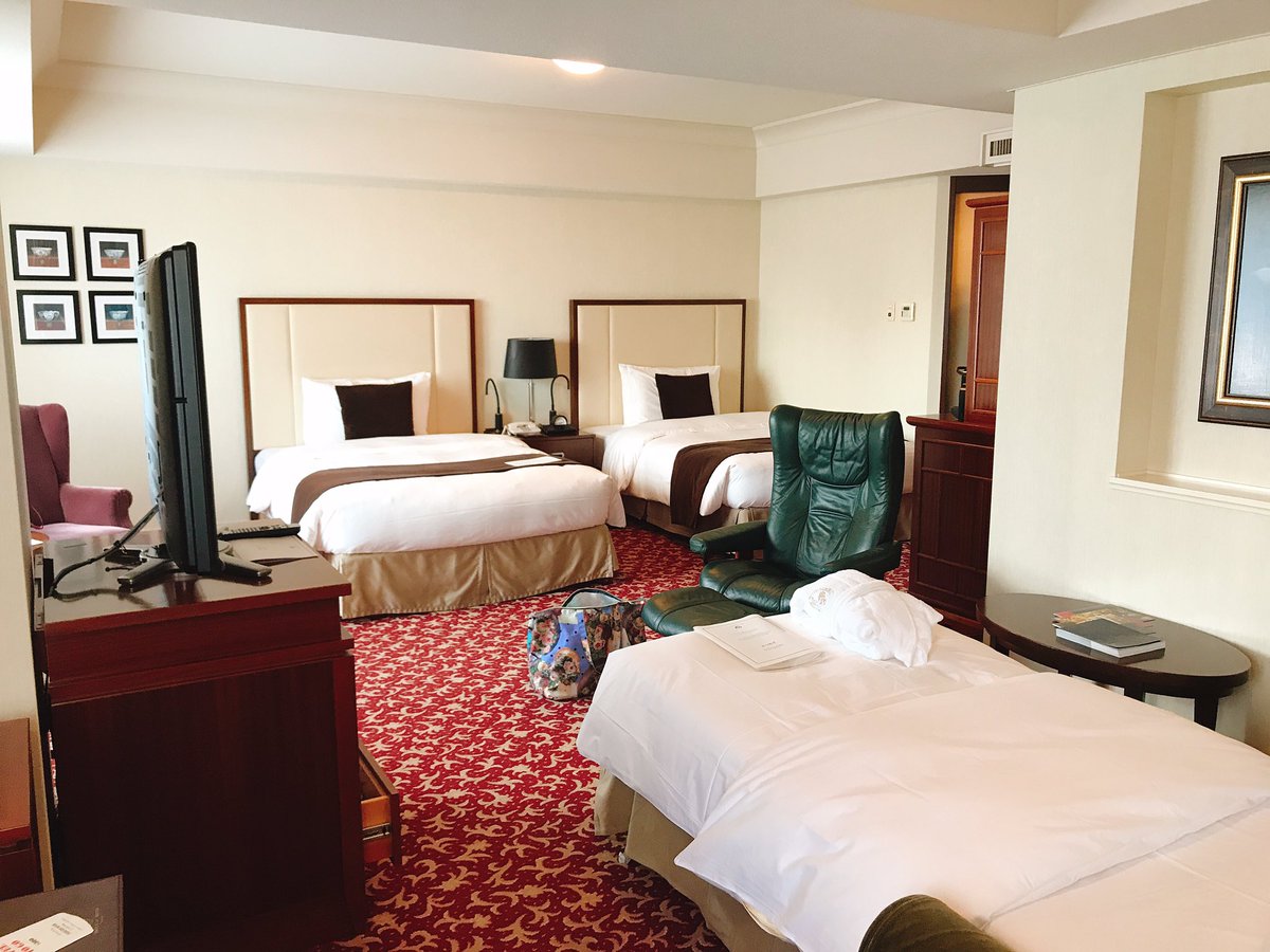 Ayana 帝国ホテルでお泊まり女子会 お部屋はインペリアルフロアのジュニアスイート 花束やケーキも頂いてとってもハッピーな時間を過ごせました 帝国ホテルはモーニングをランチやアフタヌーンティーに変えられるのも魅力 楽しかったー