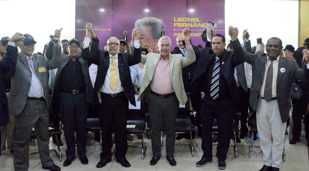 AmorisRamirez's tweet photo. El Domingo 18 de Nov. El Movimiento @Leonel_5G quedó Juramentado ante el @SEconLeonel2020 en la persona del @IngFreddyPerez dentro del marco de la Celebracion de su #3raAsamblea5G de Coordinadores y Sub-Coordinadores la cual se dio a casa llena demostrando su fortaleza. #RedLF https://t.co/k8ahSEUSCZ