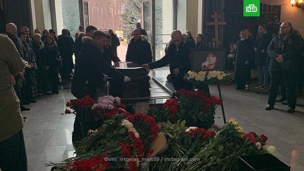 Саюталин могила. Памятник леониду филатову на ваганьковском кладбище. Саюталин могила. Саюталин могила. Саюталин могила.