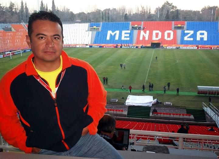 patoaguilar73's tweet photo. La cancha de Mendoza, Argentina #CopaAmerica2011 / Hoy, tras 7 años, México vuelve a jugar en el "Malvinas Argentinas" vs la Albiceleste / Aquella vez @miseleccionmx cayó (un 8 de Julio) 1-0 ante Perú / #ThrowBack #Recuerdo con mi #amigo Chava Bonilla @photolivemusic https://t.co/ff3NT5uTfl