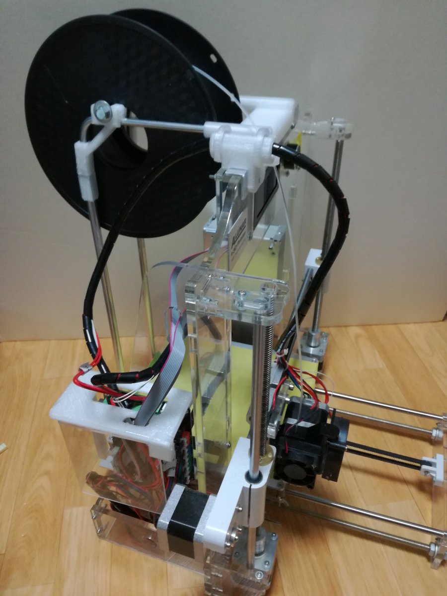 hagechabin3sei's tweet photo. やっと3Dプリンターのフィラメント置き場と基盤周りの奔放なコードがまとまりました( ´・∀・`)💦
#3dプリンター #alunar https://t.co/WqUUKZQAn3