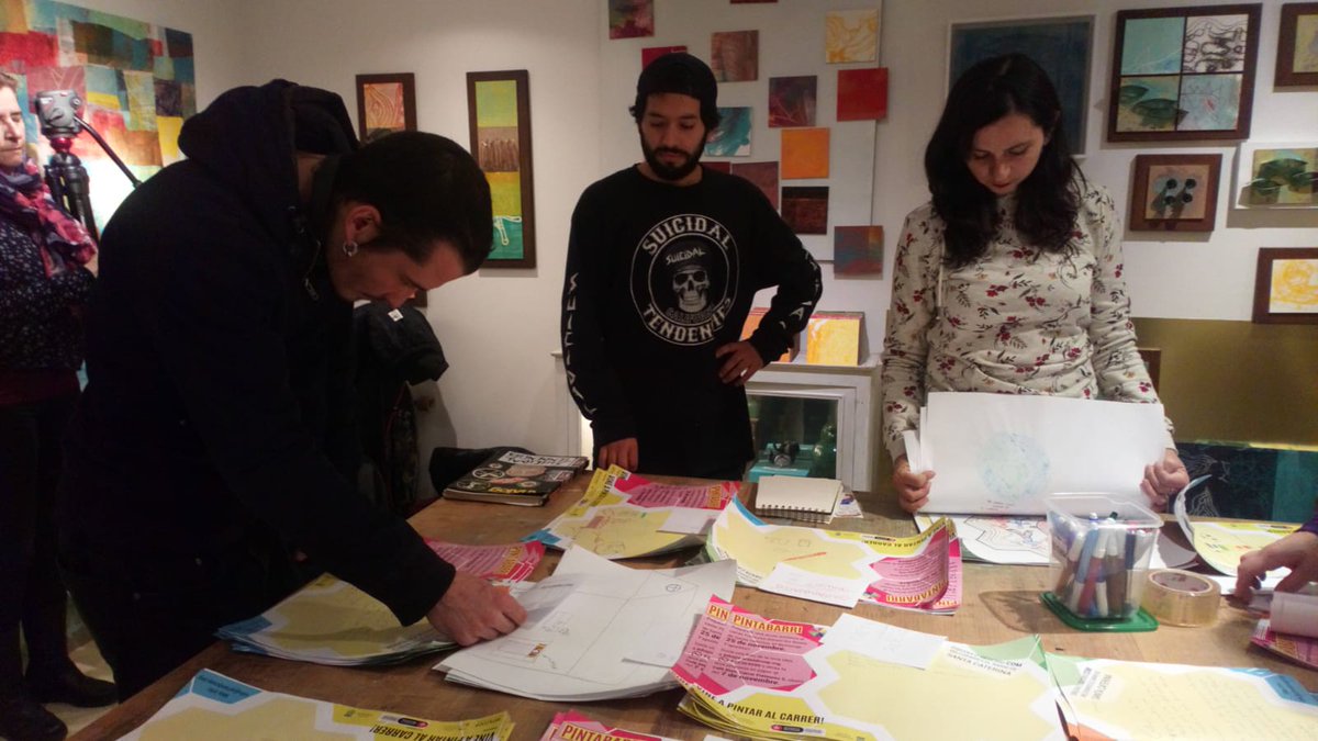 artandcoop's tweet photo. Ens estem preparant per omplir #StaCaterina d' #artcomunitari, vida i molt de barri! Aquest diumenge 25/11 #Pintabarri omplirà el carrer Freixures de colors. Us hi animeu?

#CiutatVella #pintura https://t.co/eoCW1hnrWE
