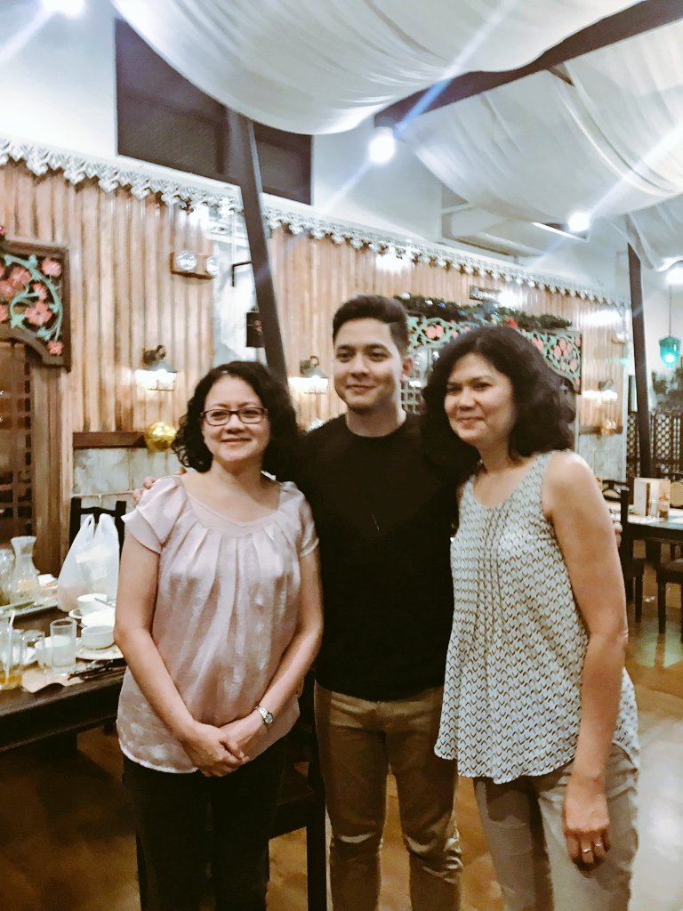 aldenalliance's tweet photo. Lucky day again for our balikbayan members from Canada. Thank you @aldenrichards02.
#VMTopMemes https://t.co/jD0PXuV0Ra