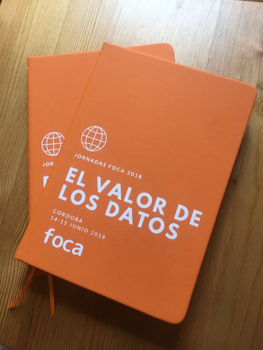 printalias's tweet photo. ¿Quieres un buen cuaderno para los asistentes a tu evento? Mira estos cuadernos de tapa dura en polipiel con 100 hojas ahuesadas y serigrafía a un color que hemos hecho para las jornadas "El valor de los datos" en #cordobaesp. 🙂 #PrintaliasCórdoba https://t.co/tWawhjFkMP
