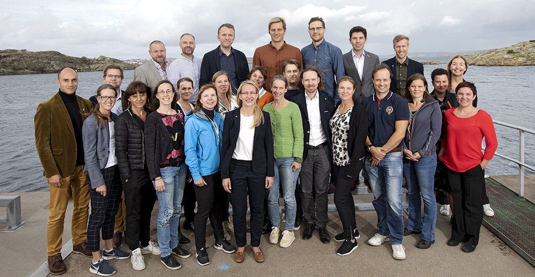 Ungaakademin's tweet photo. Nu söker vi nya ledamöter, sök eller tipsa gärna personer i din närhet! Få tillgång till plattform och nätverk med ledande, yngre forskare i tvärvetenskaplig akademi: https://t.co/kcSW6IJDkn https://t.co/PdVqY76CDQ