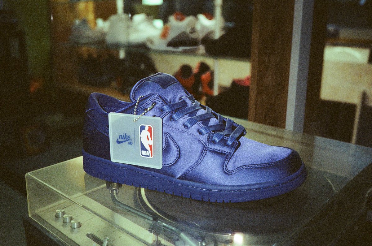 Crafted with a sateen upper inspired by the iconic NBA bomber jacket, the Nike SB Dunk Low TRD NBA Shoe combines premium materials with iconic Dunk style.

sneakerbarber.com