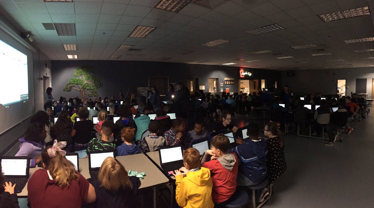 JkHolmes11's tweet image. Thank you @trinamichaelot for reteaching a lesson to our 4th graders @RobeyRockets with #googlereadandwrite before Thanksgiving break! #wearewayne