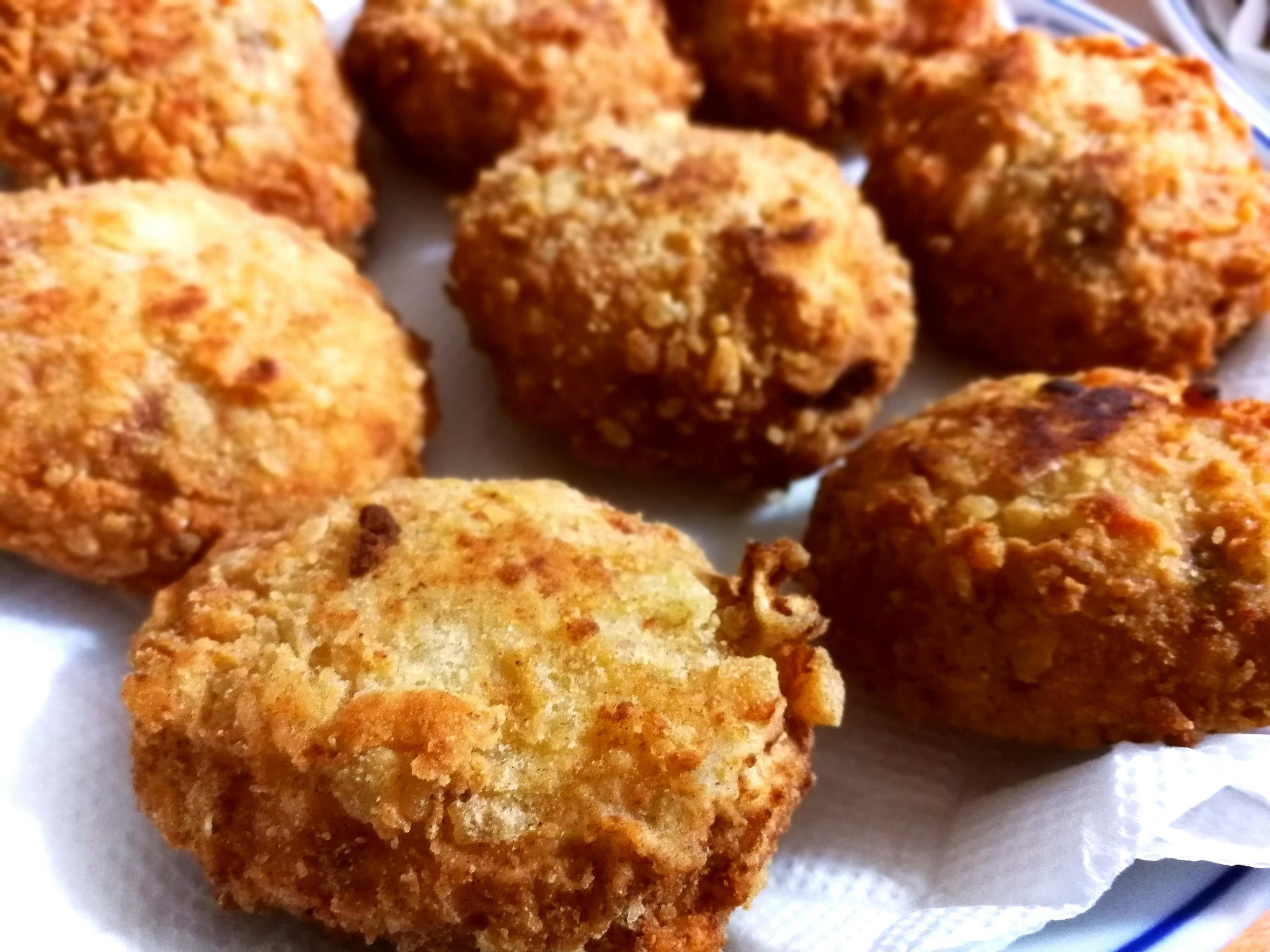 むつらすた ゼロハンガーレシピ Wfp 夕飯久しぶりにコロッケ作成 先日の残り の肉じゃががダメになる前に 衣におからパウダー混ぜたらカリッと揚がって旨し 余ったバッター液と衣に砂糖と豆乳プラスして落とし揚げにしたドーナツっぽいもの 唐揚げにしか