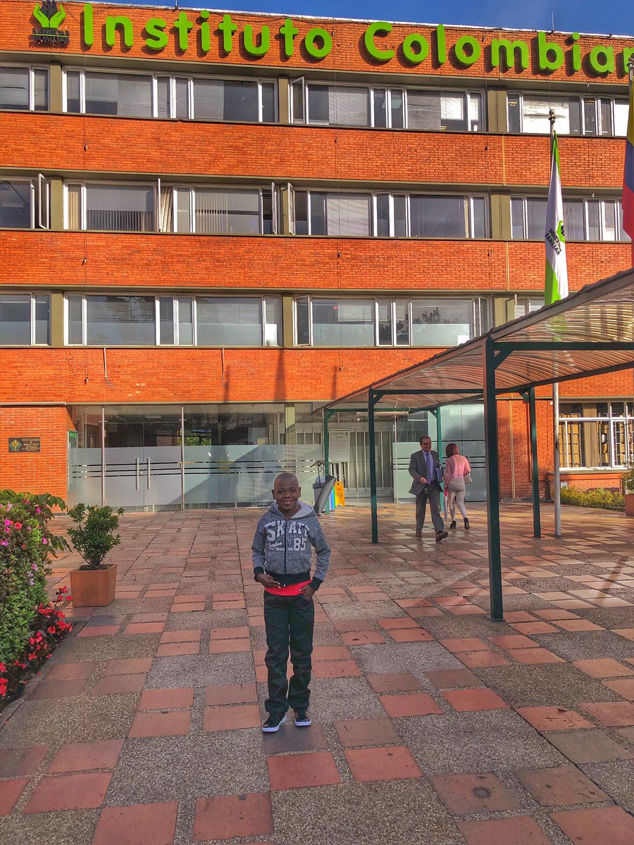FunRanchoAparte's tweet photo. Anyelo Germán Moreno se encuentra en Bogotá en representación de sus compañeros y compañeras de #ChirimiaSinBarrerasChocó en el II ENCUENTRO DE EXPERIENCIAS AMAS del @ICBFColombia #Lavueltaesecucharnos #DíaMundialdelosNiños https://t.co/h2dFhfkAzk