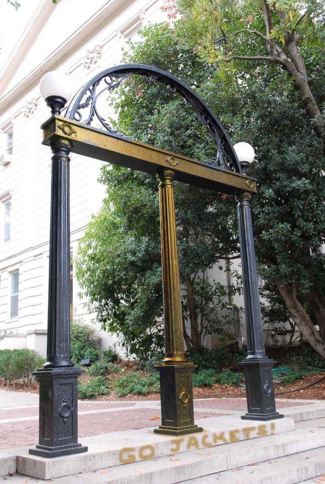 NotCoachJohnson's tweet photo. good work by somebody defacing that monument to the CSA in Athens. Don't know why it hasn't been torn down! https://t.co/EF8FVboyJa