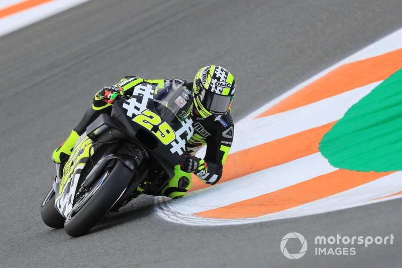 es_Motorsport's tweet photo. .@marcmarquez93, @ValeYellow46 y @AndreaDovizioso, lideran provisionalmente el #Valenciatest https://t.co/v28wNZ1YcH
#MotoGP #MotoGPTest #2019StartsNow https://t.co/2GDDFFFwm8