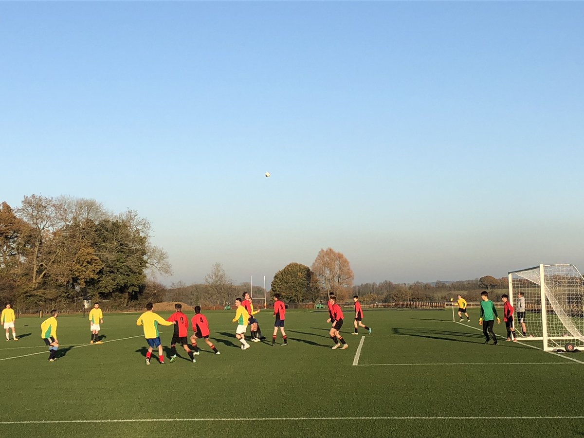 Fantastic football with #Sternians v <a href="/LordWandsworth/">Lord Wandsworth College</a> 1st XI on Sat. Great pitch, weather and spirit. #Sternians won but LWC boys gave as good as they got in 2nd half. Well done all. <a href="/LWC_Sport/">Sport | Lord Wandsworth College</a>