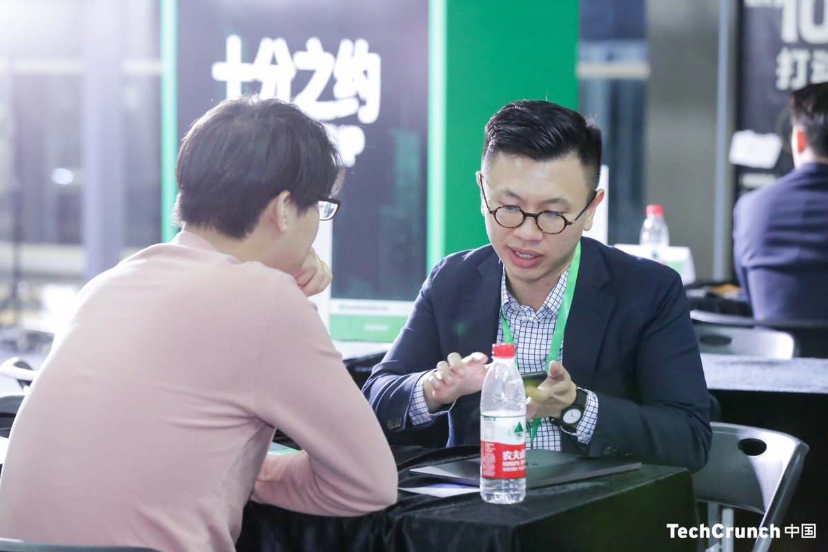 technodechina's tweet photo. Ten minutes. Set N’ GO! #Entrepreneurs pitched their products and services to local and international VCs at #tcshenzhen’s VCmeetup. More than 50000 and 1100 VCs have participated this section of @TechCrunchCN in the past 5 years. #10minstoimpress #reshapinginnovation https://t.co/Cuz3FXyI0X