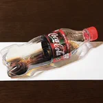 飲みかけのコカ・コーラ…じゃないんです!色鉛筆で描かれた『コカ・コーラ』