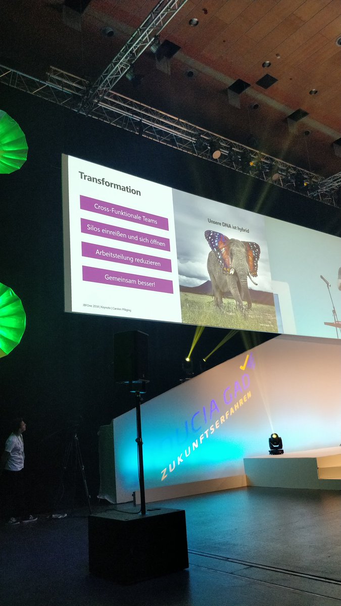 Oha. Keine Silos. Gemeinsam. Crossfunktional. - hört sich fast an wie Community Management. #JBFOne