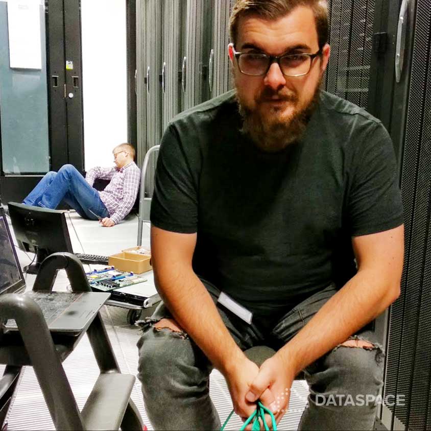 DATASPACEPL's tweet photo. Co się wydarzyło w naszym Centrum Danych...? 😮https://t.co/HWOfzCEkJV #serwery #DataCenter #centrumdanych #infrastructure #IT https://t.co/ZOEkUVRVFI